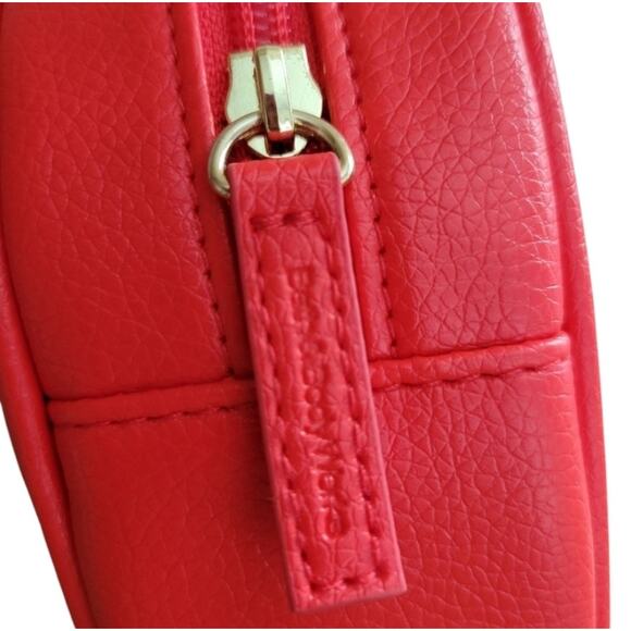 RED HEART SHAPED COSMETIC CASE BY BATH AND BODY WORKS LOVE VALENTINE'S DAY NEW! - Picture 4 of 4